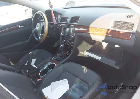 2013 Volkswagen Passat 2.5L Sel z USA, uszkodzony, nr VIN 1VWCP7A31DC055004